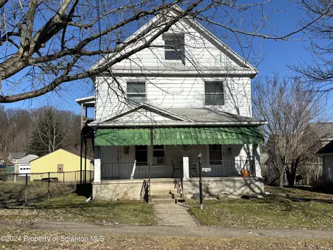 1006 Lincoln Ave, Blakely, PA 18447