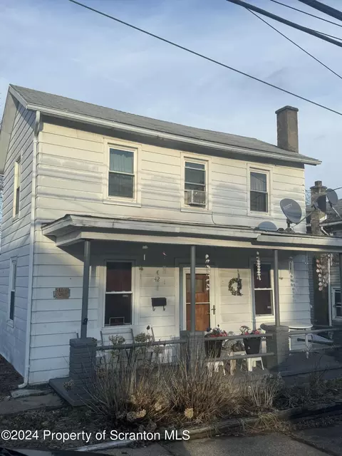 42 E Oak St, Pittston, PA 18640