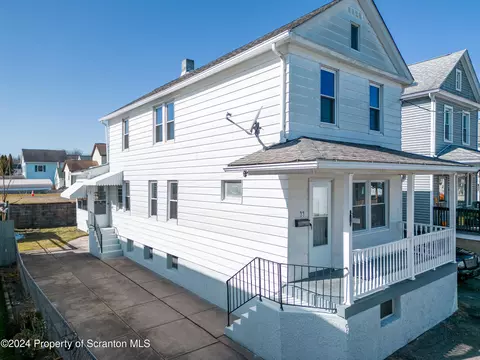 33 Templeton Ln, Plymouth, PA 18651