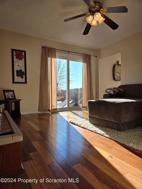 Living - 515 Lenape St, Old Forge, PA 18518 photo 2 of 5