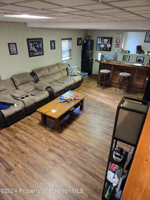 Living - 515 Lenape St, Old Forge, PA 18518 photo 4 of 5