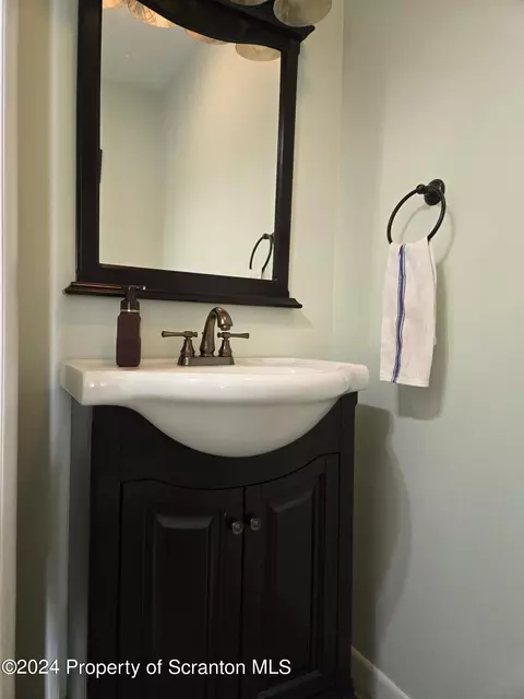 Bath - 515 Lenape St, Old Forge, PA 18518 photo 1 of 8
