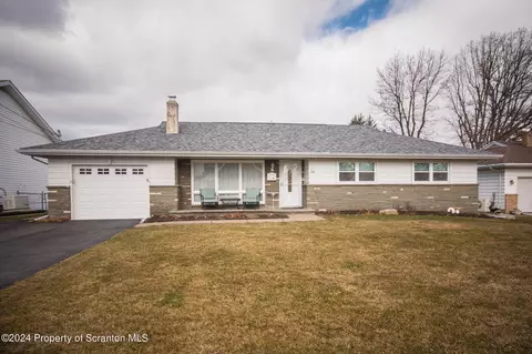 106 Clearview Ln, Peckville, PA 18452