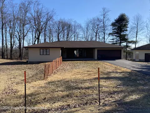 6 Harmony Dr, Jefferson Twp, PA 18436