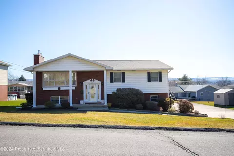 504 Third St, Peckville, PA 18452