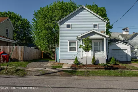 204 Bacon St, Jermyn, PA 18433