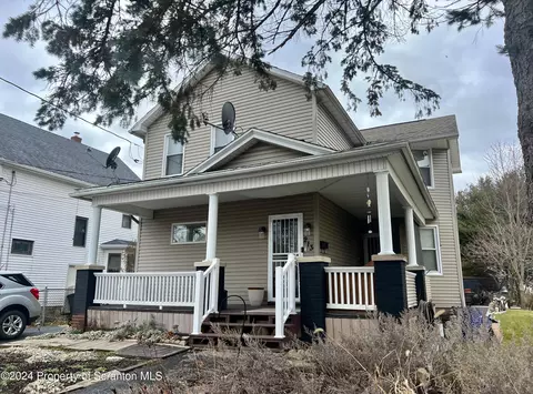 213 4th St, Blakely, PA 18447