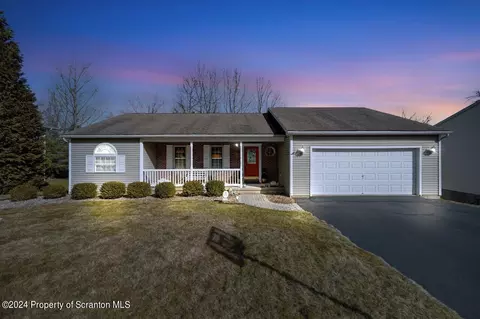 1015 Birch St, Dallas, PA 18612