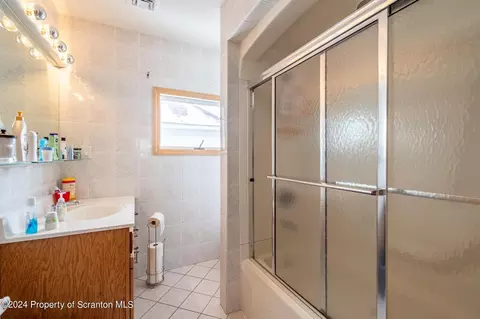 Bath - 653 E Pine St, Olyphant, PA 18447 photo 2 of 3