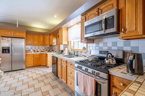 Kitchen - 653 E Pine St, Olyphant, PA 18447 photo 4 of 5