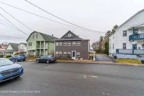 621 Center St, Dunmore, PA 18512
