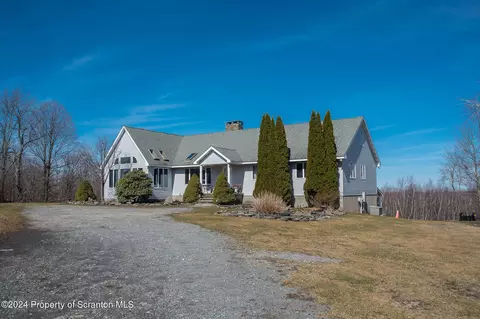 109 Club House Ln, Scott Twp, PA 18447
