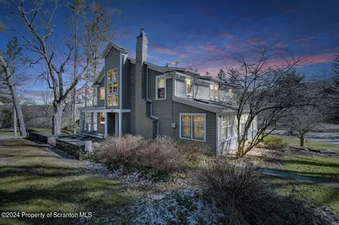 1506 N Abington Rd, North Abington, PA 18414