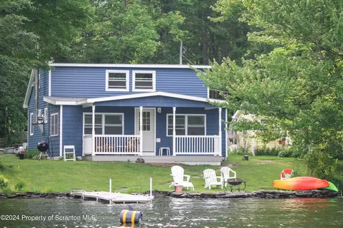 429 W Shore Dr, Thompson, PA 18465