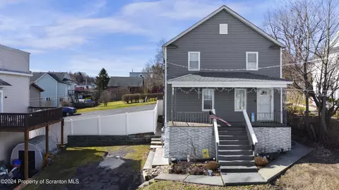 518 Meade St, Throop, PA 18512