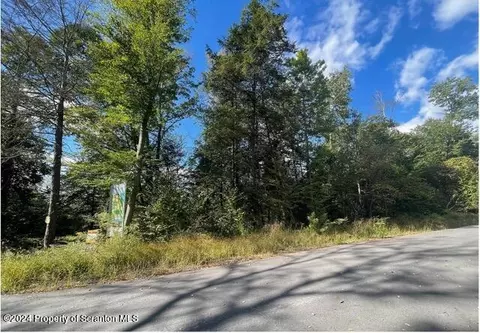 39 Beacon Ln, Factoryville, PA 18419