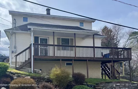 704 Edgar St, Throop, PA 18512
