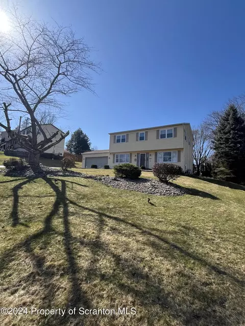 613 Gladiola Dr, Clarks Summit, PA 18411