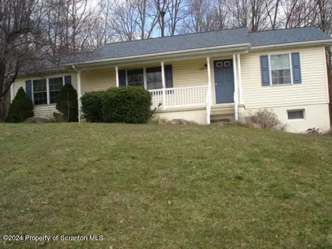 328 White Birch Dr, Scranton, PA 18504
