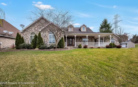5 Widener Dr, Wilkes-barre, PA 18702