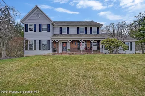 3 Deer Meadows Dr, Dallas, PA 18612