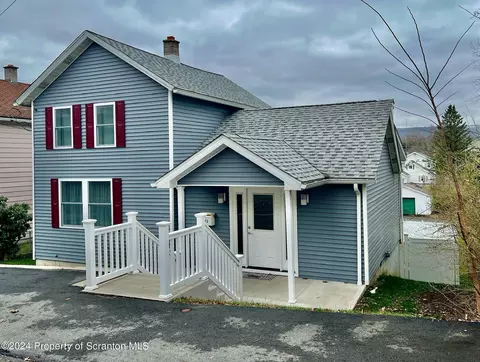 221 Hickory St, Peckville, PA 18452