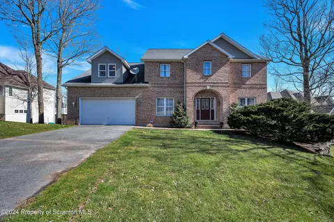 304 Royal Oak, Clarks Summit, PA 18411