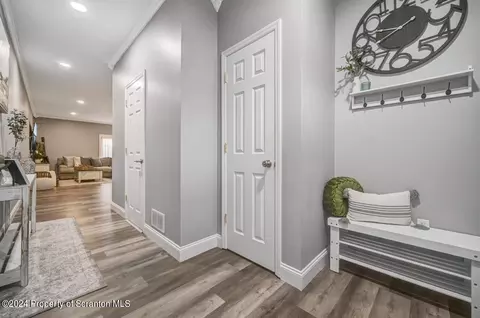 Entry Way - 29 Sharon Dr, Moosic, PA 18507 photo 2 of 6