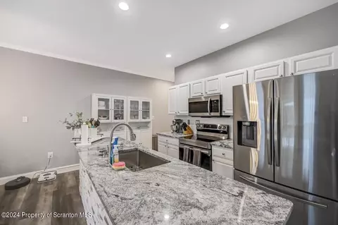 Kitchen - 29 Sharon Dr, Moosic, PA 18507 photo 5 of 6