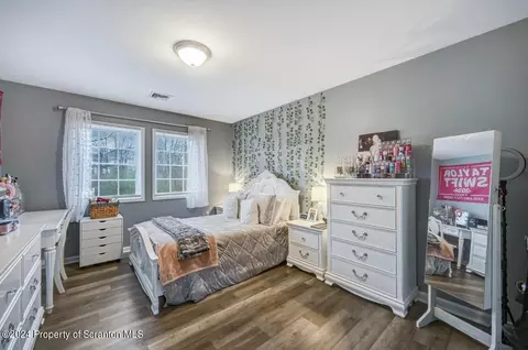 Bedroom - 29 Sharon Dr, Moosic, PA 18507 photo 6 of 12
