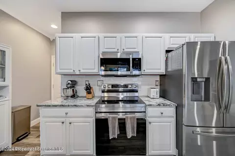 Kitchen - 29 Sharon Dr, Moosic, PA 18507 photo 6 of 6