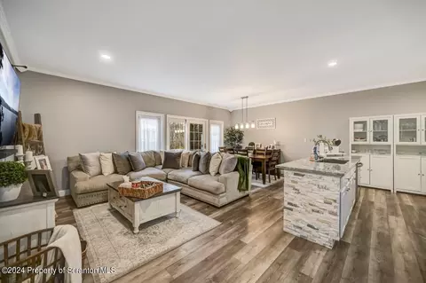 Living - 29 Sharon Dr, Moosic, PA 18507 photo 1 of 5