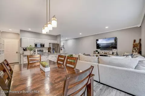 Dining - 29 Sharon Dr, Moosic, PA 18507 photo 5 of 7
