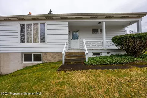 401 Lilac Ln, Clarks Summit, PA 18411