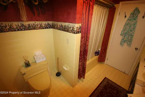 Bath - 1801 E Gibson St, Scranton, PA 18510 photo 3 of 4