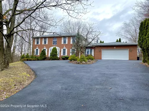 57 Oakwood Dr, Scranton, PA 18504