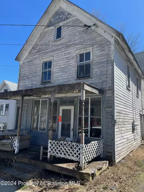 334 E Jackson St, Thompson, PA 18465