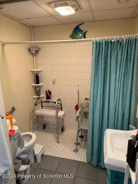 Bath - 61 E Parker St, Scranton, PA 18504 photo 3 of 3