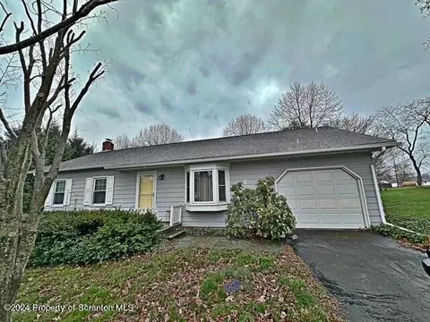 32 Hilltop Dr, Tunkhannock, PA 18657