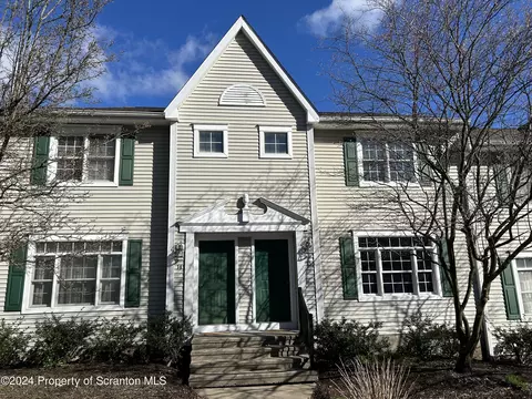 15 Lakeside Cmns, Clarks Summit, PA 18411
