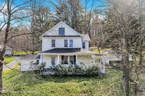 1332 N Abington, Waverly, PA 18471
