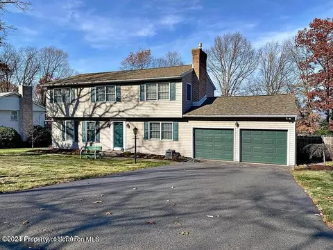 14 Concord Dr, Laflin, PA 18705