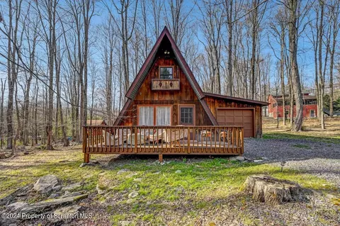 243 Ridgewood Cir, Lake Ariel, PA 18436