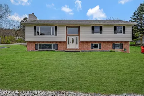 506 Brian Dr, South Abington, PA 18411