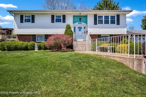 400 Morris Ln, Dickson City, PA 18447