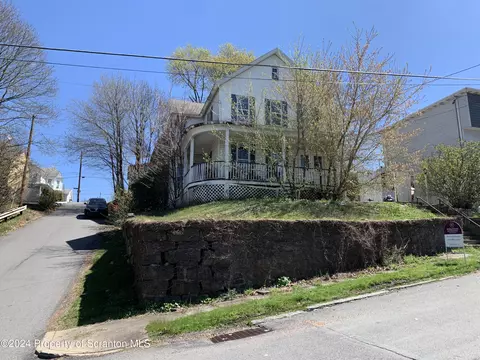 85 S Church St, Carbondale, PA 18407