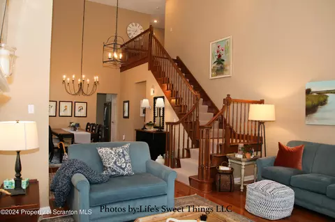 Living - 306 Thackeray Cl, Moosic, PA 18507 photo 5 of 10