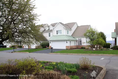 Exterior - 306 Thackeray Cl, Moosic, PA 18507 photo 5 of 5