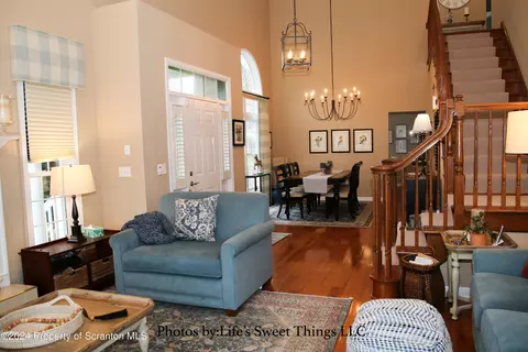 Living - 306 Thackeray Cl, Moosic, PA 18507 photo 2 of 10