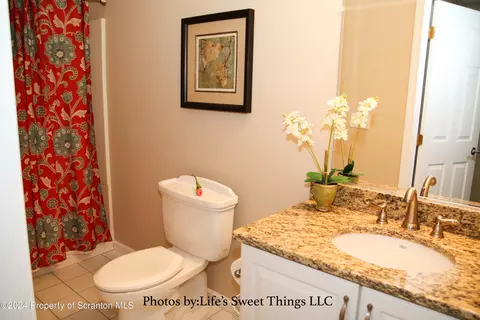 Bath - 306 Thackeray Cl, Moosic, PA 18507 photo 7 of 7